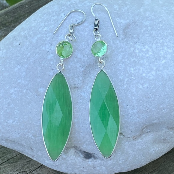 Cat Eye peridot long drop earrings .925 Sterling Silver - Picture 10 of 11